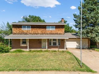 121 Bailey Avenue, Dumas, TX 79029