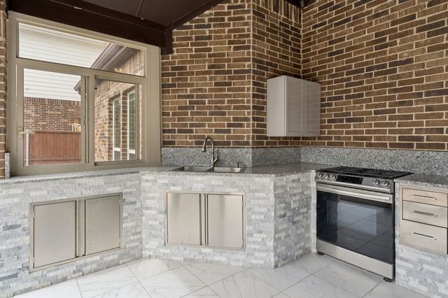 2671 Corona Drive, Grand Prairie, TX 75054