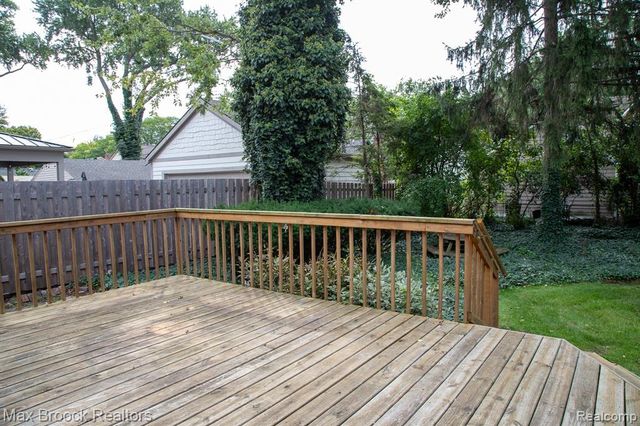 10145 Borgman Avenue, Huntington Woods, MI 48070