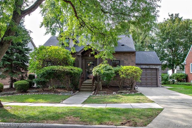 10145 Borgman Avenue, Huntington Woods, MI 48070