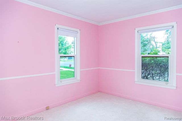 10145 Borgman Avenue, Huntington Woods, MI 48070