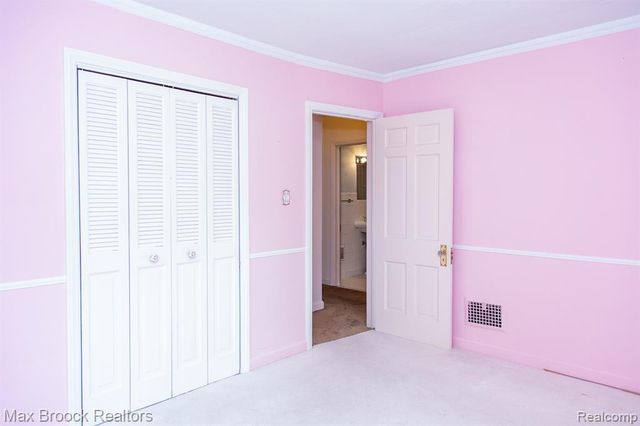 10145 Borgman Avenue, Huntington Woods, MI 48070