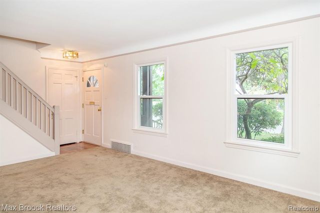 10145 Borgman Avenue, Huntington Woods, MI 48070