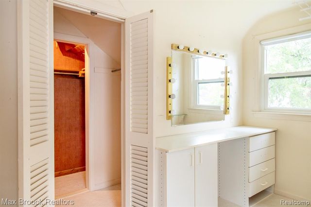 10145 Borgman Avenue, Huntington Woods, MI 48070