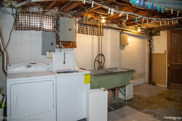 10145 Borgman Avenue, Huntington Woods, MI 48070