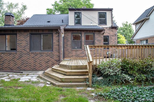 10145 Borgman Avenue, Huntington Woods, MI 48070