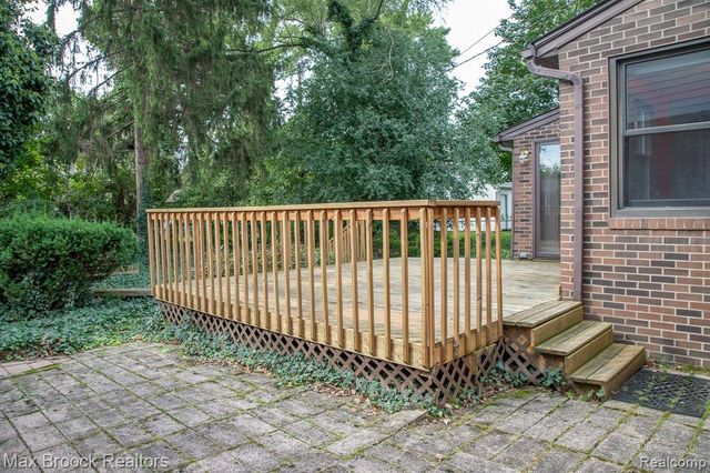 10145 Borgman Avenue, Huntington Woods, MI 48070