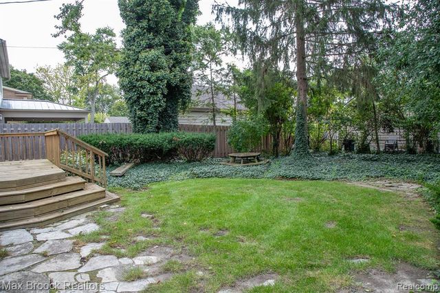 10145 Borgman Avenue, Huntington Woods, MI 48070