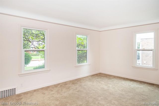 10145 Borgman Avenue, Huntington Woods, MI 48070