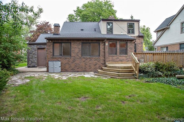 10145 Borgman Avenue, Huntington Woods, MI 48070
