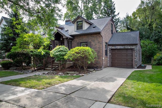 10145 Borgman Avenue, Huntington Woods, MI 48070