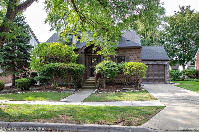 10145 Borgman Avenue, Huntington Woods, MI 48070