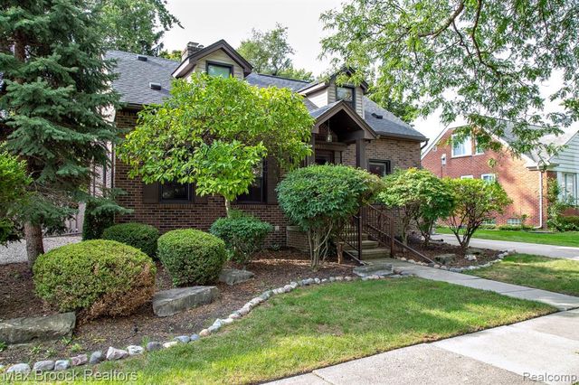 10145 Borgman Avenue, Huntington Woods, MI 48070