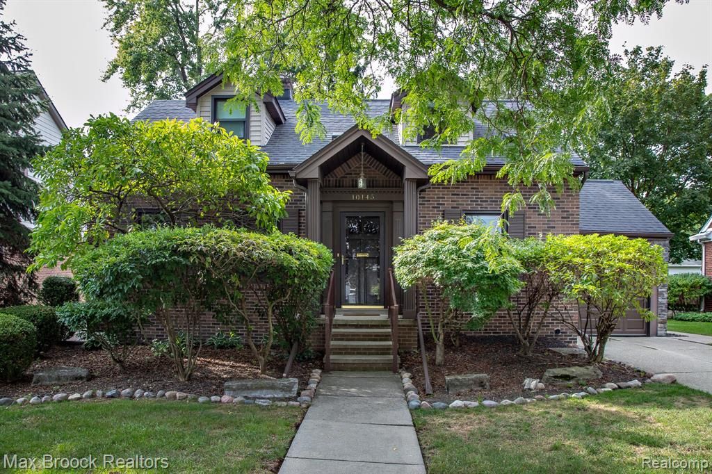 10145 Borgman Avenue, Huntington Woods, MI 48070