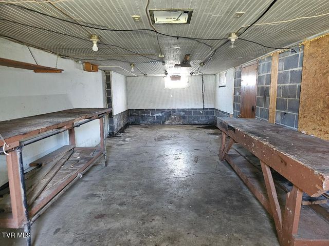 34520 Fleet Road, Glade Spring, VA 24340