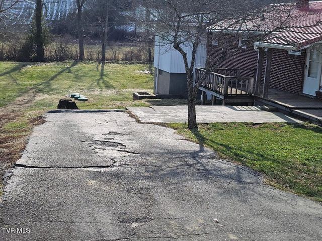 34520 Fleet Road, Glade Spring, VA 24340