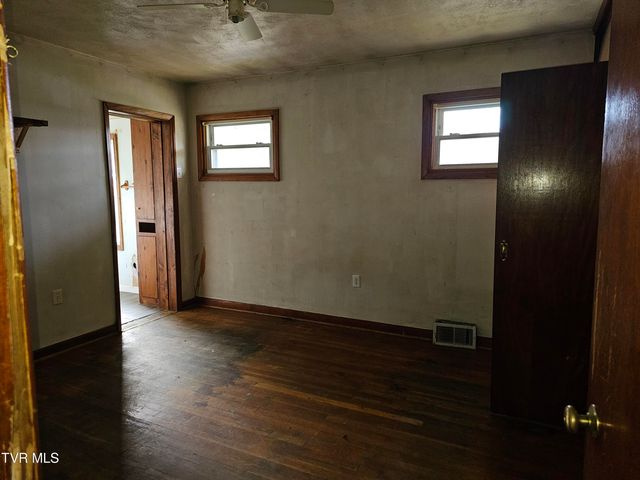 34520 Fleet Road, Glade Spring, VA 24340