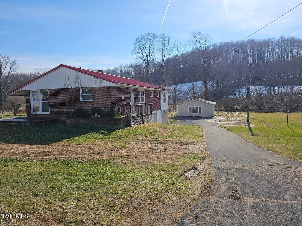 34520 Fleet Road, Glade Spring, VA 24340