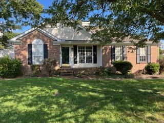 156 S Birchwood Dr, Hendersonville, TN 37075