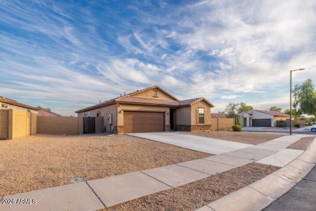 16833 W MORELAND Street, Goodyear, AZ 85338 — photo 2
