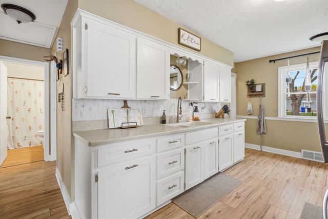 1802 S ADAMS STREET, Appleton, WI 54915