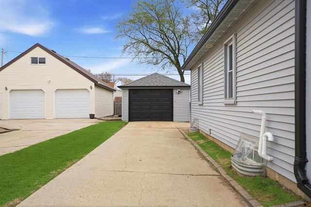 1802 S ADAMS STREET, Appleton, WI 54915
