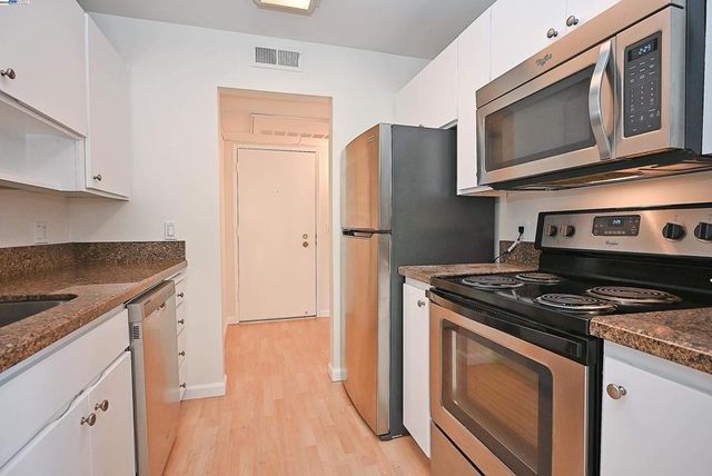 320 N Civic Dr 307, Walnut Creek, CA 94596