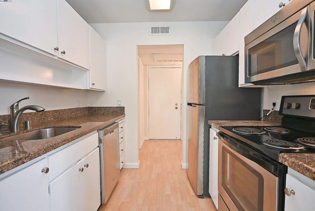 320 N Civic Dr 307, Walnut Creek, CA 94596