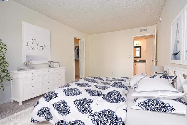 320 N Civic Dr 307, Walnut Creek, CA 94596