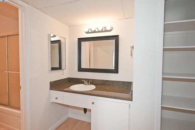 320 N Civic Dr 307, Walnut Creek, CA 94596