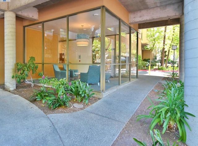 320 N Civic Dr 307, Walnut Creek, CA 94596