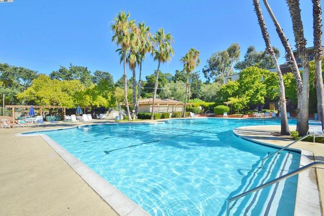 320 N Civic Dr 307, Walnut Creek, CA 94596