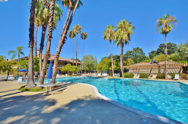 320 N Civic Dr 307, Walnut Creek, CA 94596