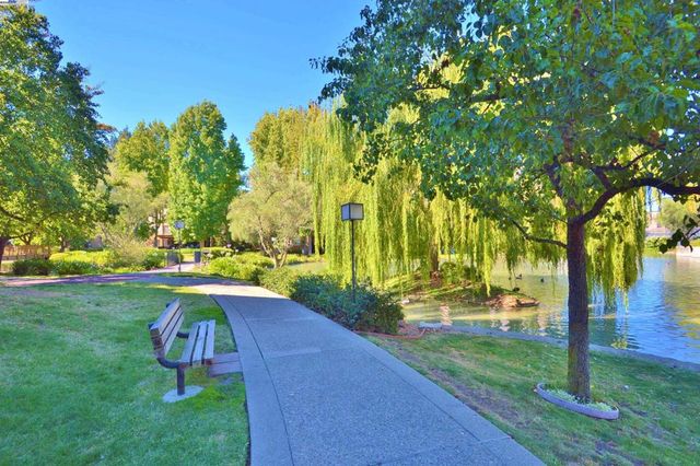 320 N Civic Dr 307, Walnut Creek, CA 94596