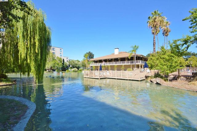 320 N Civic Dr 307, Walnut Creek, CA 94596