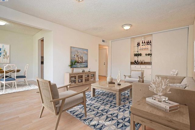 320 N Civic Dr 307, Walnut Creek, CA 94596