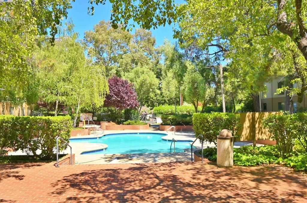 320 N Civic Dr 307, Walnut Creek, CA 94596