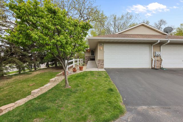 801 White Oak Court, New Brighton, MN 55112