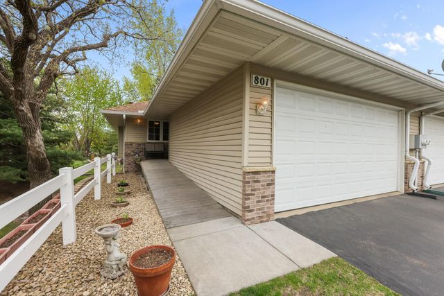 801 White Oak Court, New Brighton, MN 55112