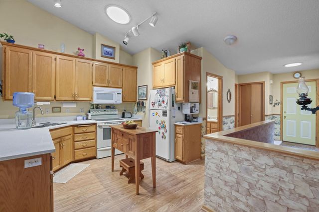 801 White Oak Court, New Brighton, MN 55112