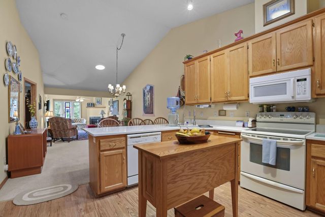 801 White Oak Court, New Brighton, MN 55112