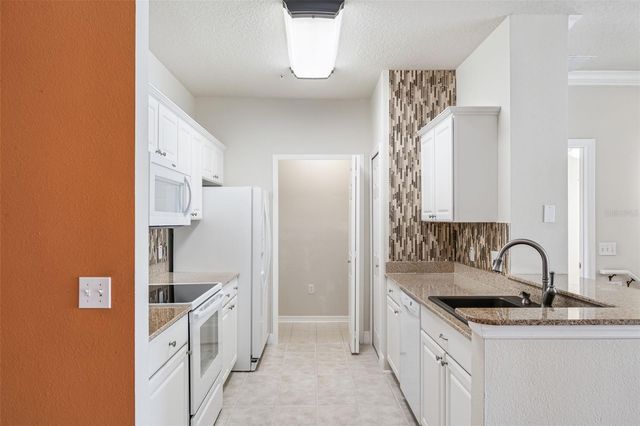 316 SOUTHERN PECAN CIRCLE 206, Winter Garden, FL 34787