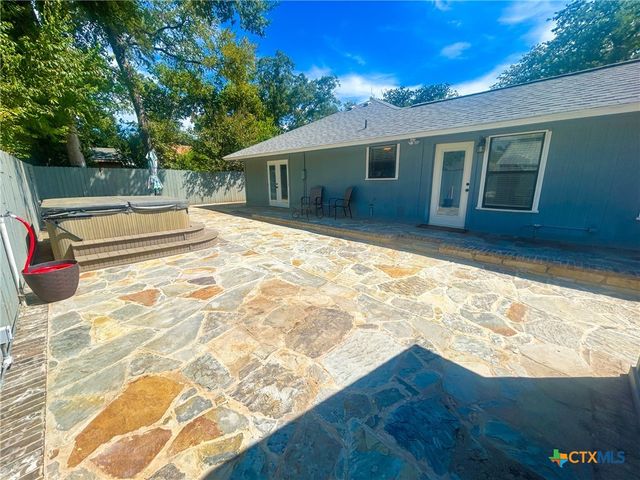 1904 N Harding Avenue, Cameron, TX 76520