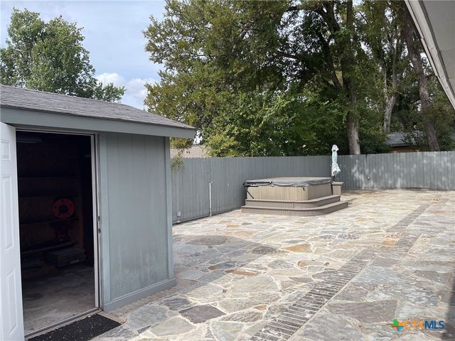 1904 N Harding Avenue, Cameron, TX 76520