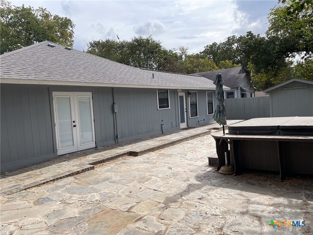 1904 N Harding Avenue, Cameron, TX 76520