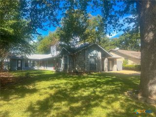 1904 N Harding Avenue, Cameron, TX 76520