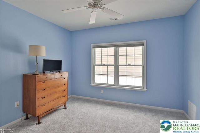 5444 Loyal Drive, Hanover Twp, PA 18017