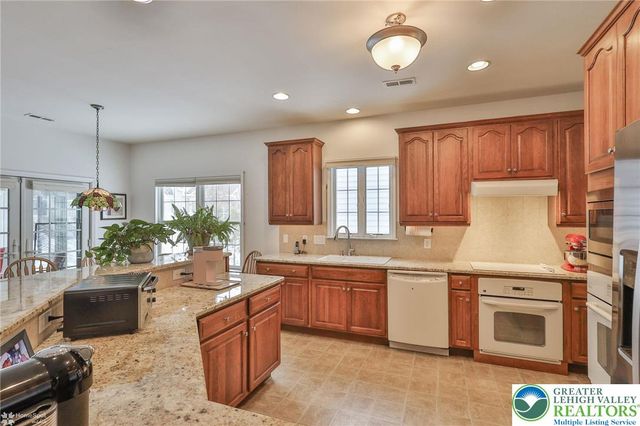 5444 Loyal Drive, Hanover Twp, PA 18017