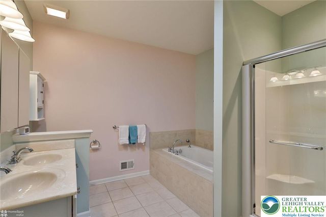 5444 Loyal Drive, Hanover Twp, PA 18017