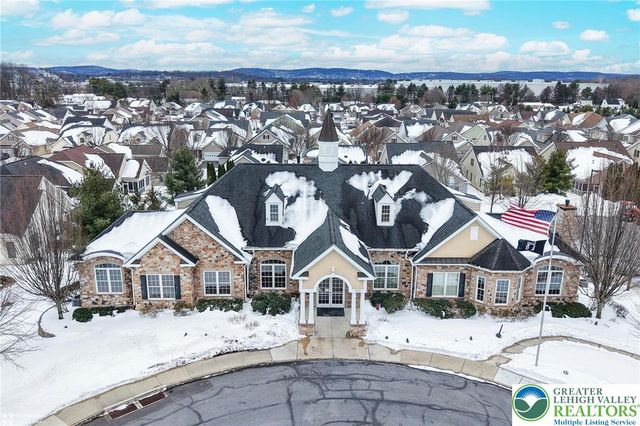 5444 Loyal Drive, Hanover Twp, PA 18017